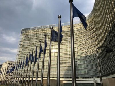 Ευρωπαϊκή Επιτροπή: Η Ελλάδα δεν αντιμετωπίζει πλέον μακροοικονομικές ανισορροπίες